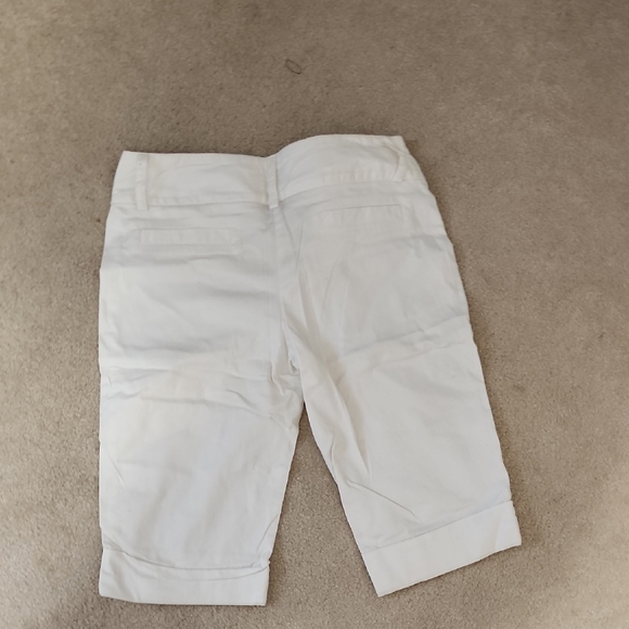 Mandee Classic White Bermudas - Picture 3 of 3